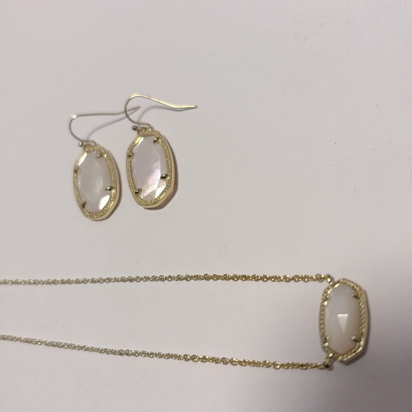 ❌SOLD❌ Lot of 2x [Kendra Scott] Mother of Pearl/Elisa Necklace & Dani Earrings - Picture 6 of 12